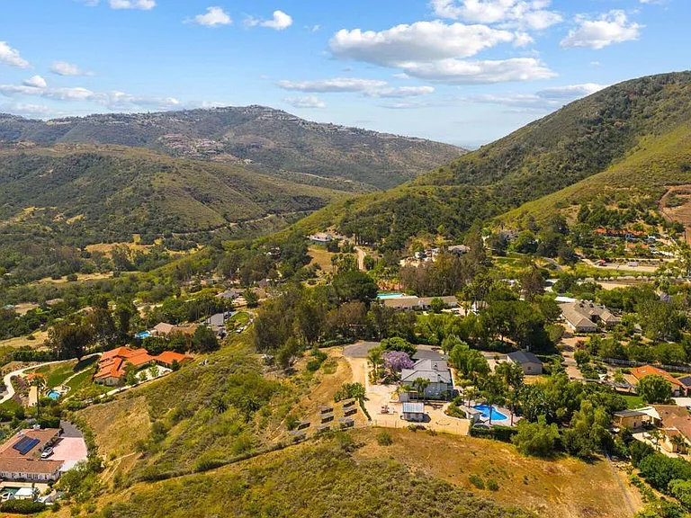 20063 Elfin Forest Ln — Photo 61