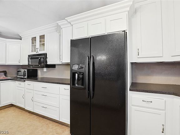 3rd image of 1830 Heritage Dr