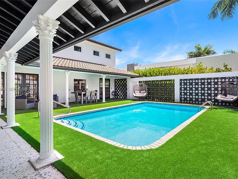 472 Sunset Dr — Photo 3