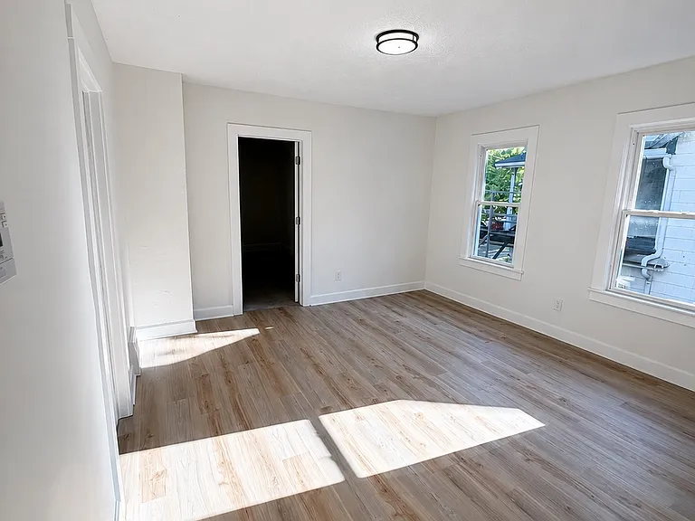 2002 Valentine Ave #2 — Photo 9
