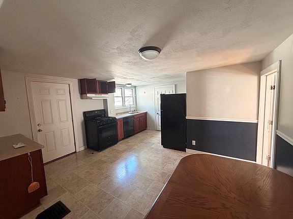5th image of 8 Frederick Ave #2