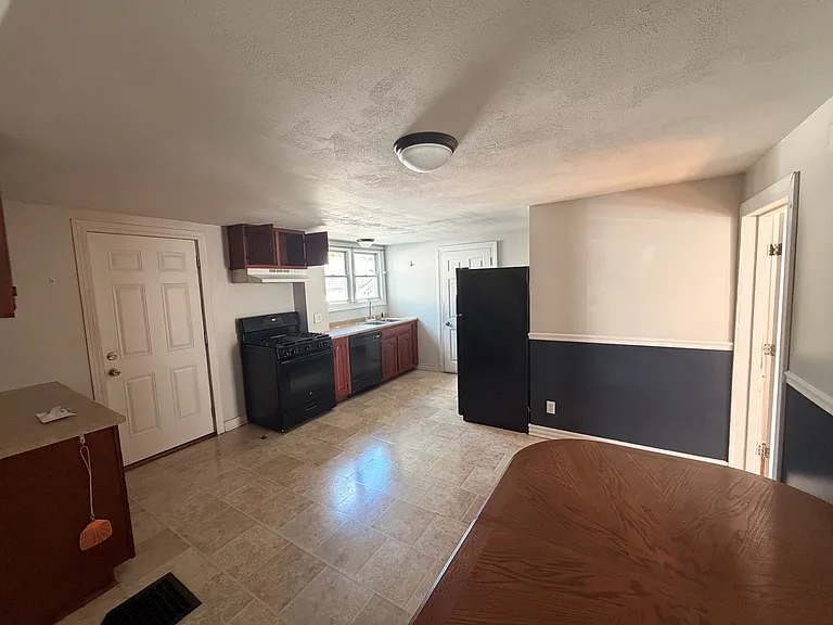 8 Frederick Ave #2 — Photo 5