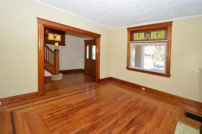 2454 Fairview Ave — Photo 3