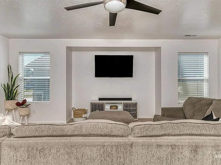 733 S Flintstone Ave — Photo 11