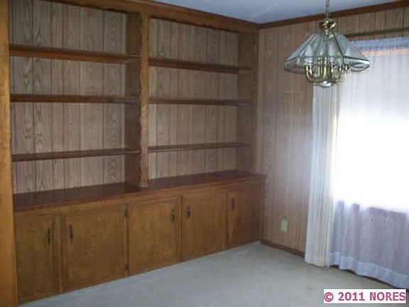 5th image of 827 N Evanston Ave