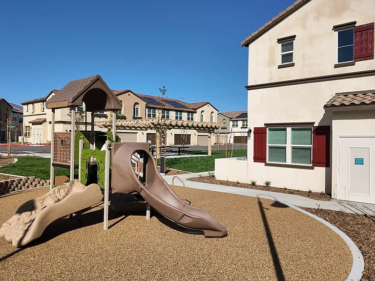 Calista Luxury Townhomes — Photo 25