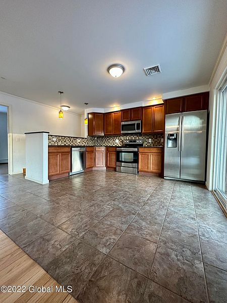 4th image of 27 Reservoir Road