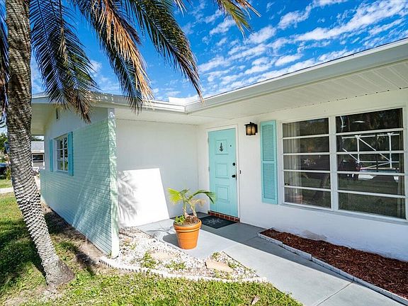 3rd image of 411 NE Oleander Ave