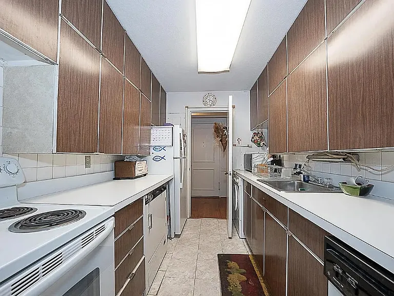 52301 Delaire Landing Rd #301 — Photo 6