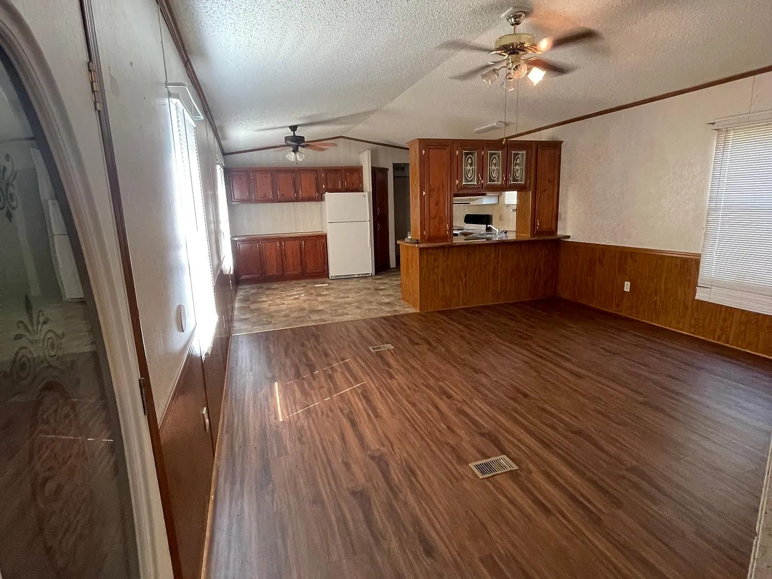3 bed, $1,200 — Photo 3
