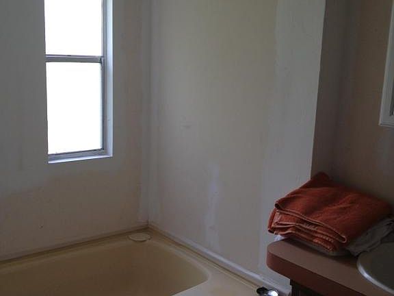 4th image of 7222 Camfield St