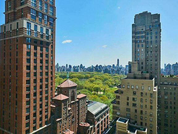 4th image of 30 W 63rd St #24STU
