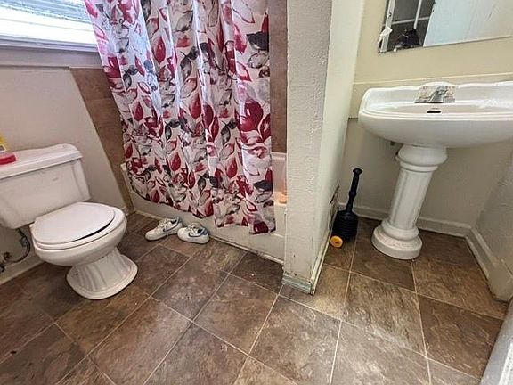 3rd image of 2918 Republic St