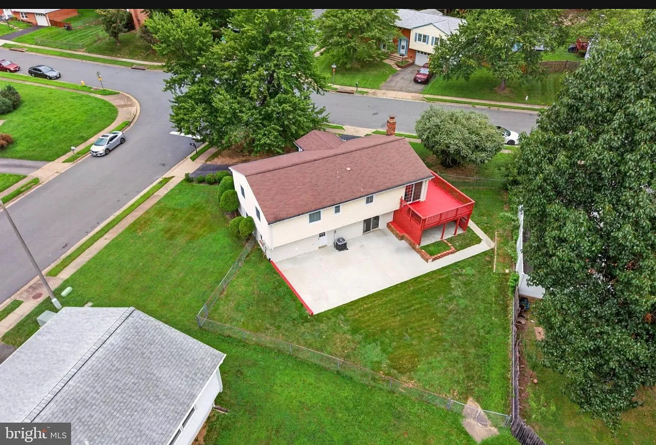2 bed, 950 sqft, $1,900 — Photo 1