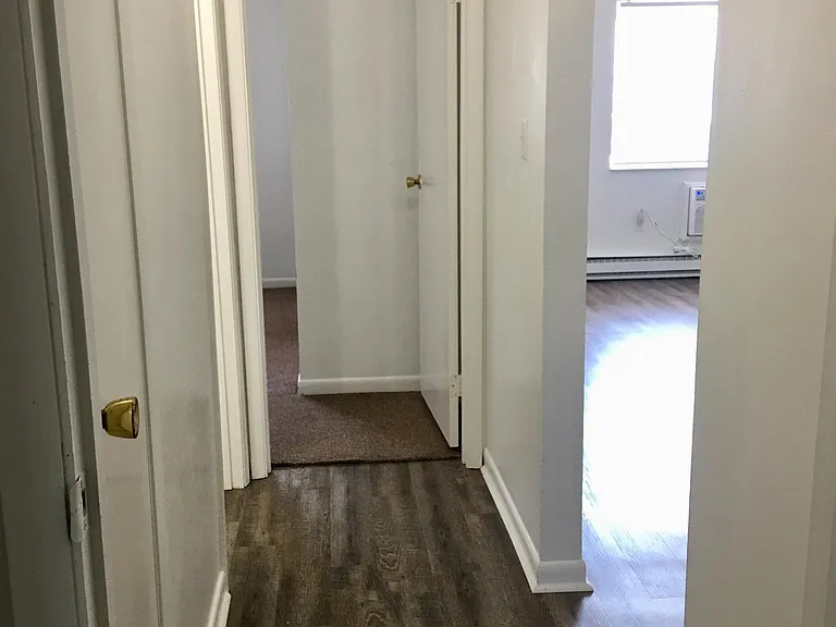 68 Gloria Ave — Photo 5