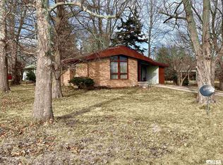 1090 Hoagland Blvd, Jacksonville, IL