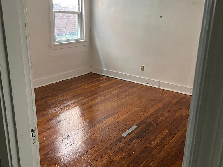 2336 Eldridge St #1 — Photo 4