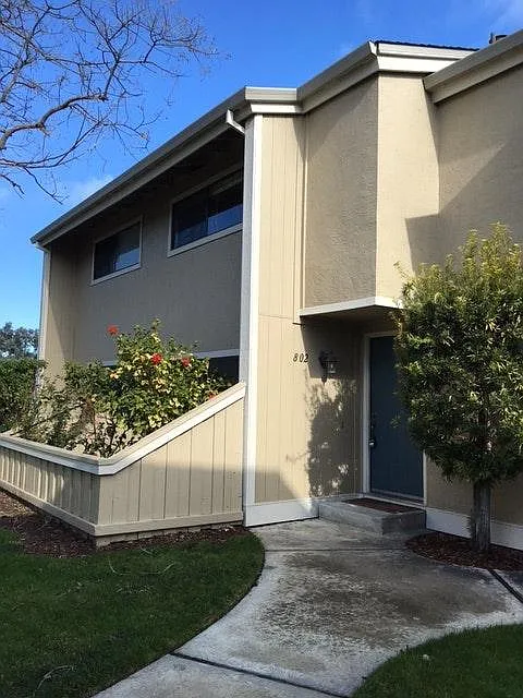 2 bed, 2.5 bath, 1196 sqft, $4,700 — Photo 1