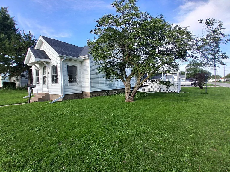 701 N E St — Photo 25