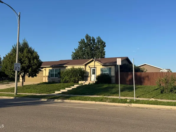 1902 13th Ave W, Williston, ND 58801