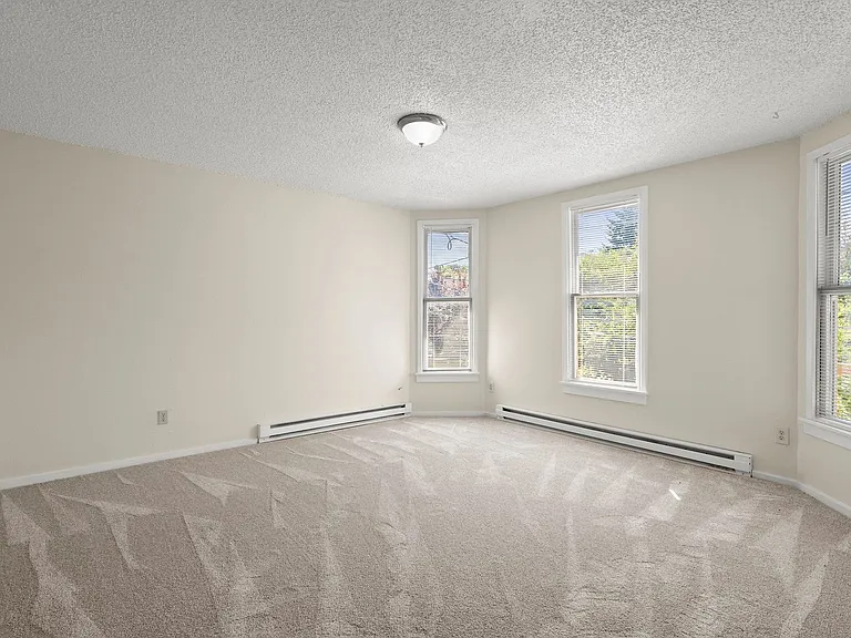 2040-2050 NE Rodney Ave — Photo 4