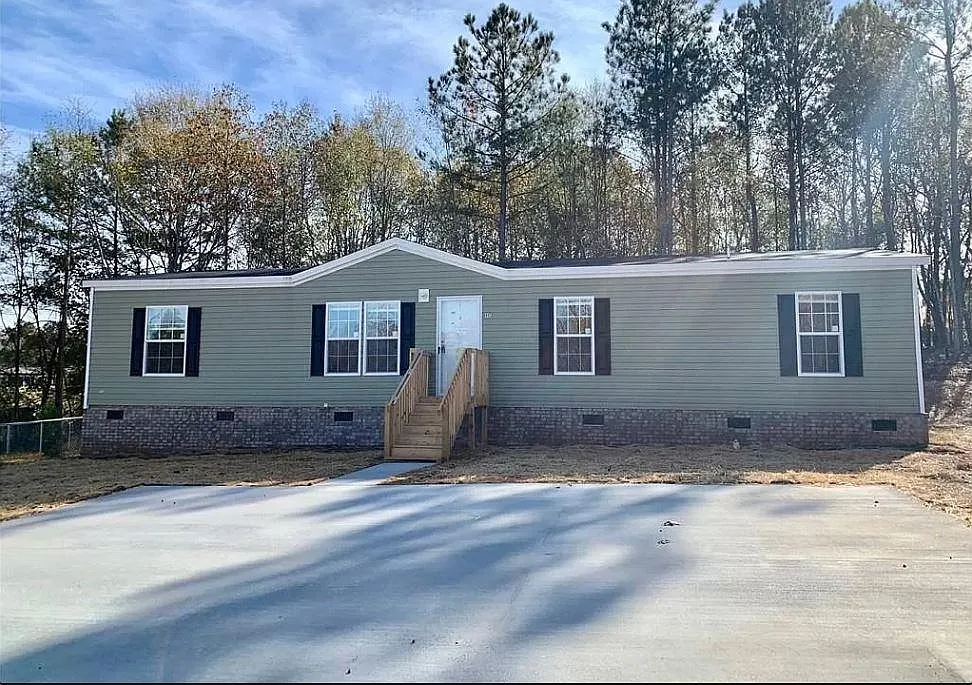 4 bed, 1400 sqft, $1,360 — Photo 1
