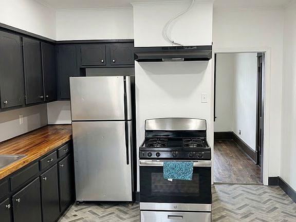3rd image of 3527 Meyers St