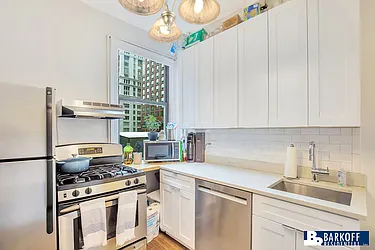 Rented by Barkoff Residential 
