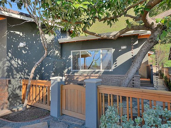 Side entry to in-law unit