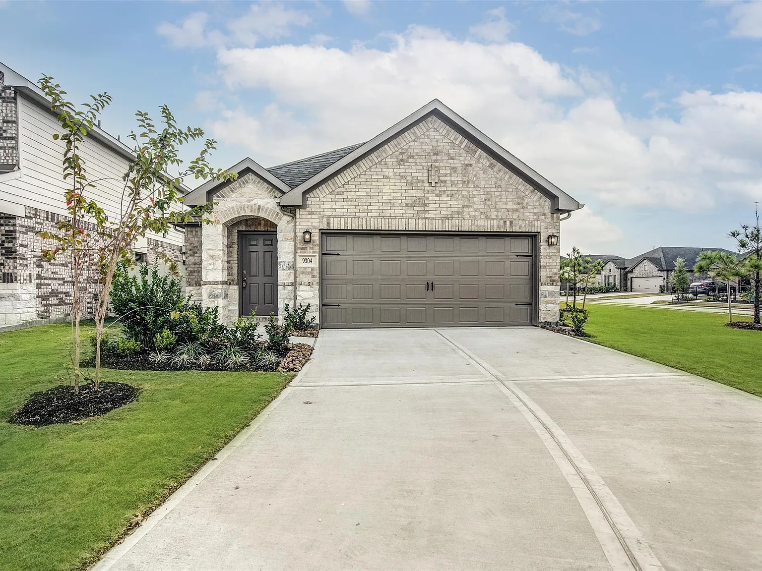 3 bed, 2.0 bath, 1523 sqft, $2,200 — Photo 1