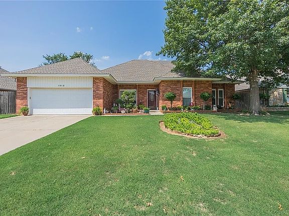 2nd image of 1313 SW 108th Pl