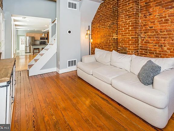 4th image of 3 W Randall St