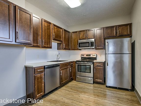 2nd image of 3930 Farnam St #5388745