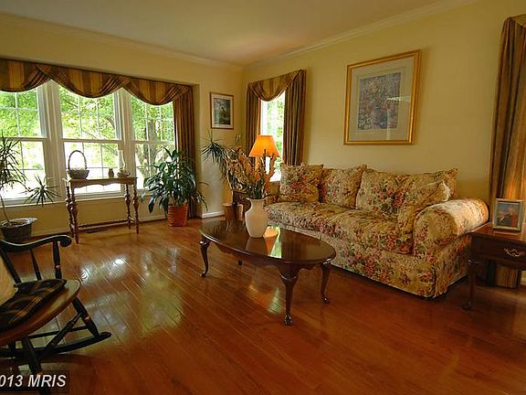 4th image of 665 Old Hunt Way