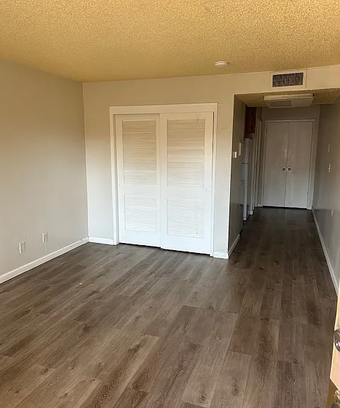 412 N Church St — Photo 1