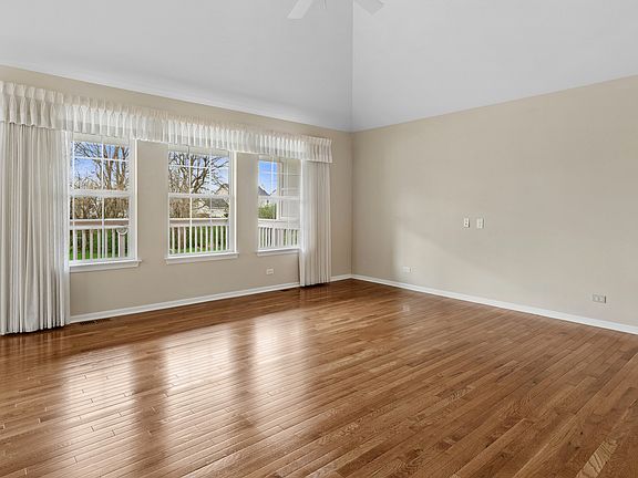 4th image of 355 Garden Cir