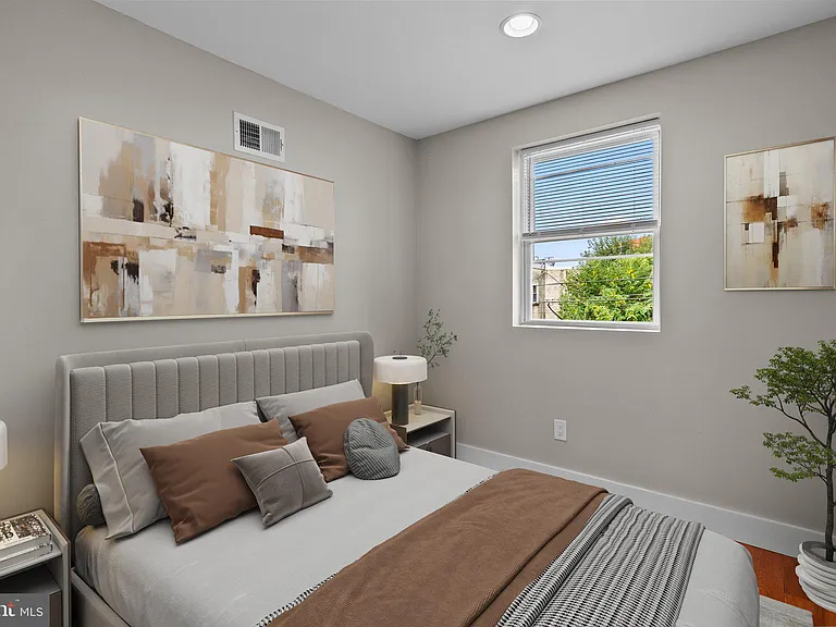 2142 N Percy St — Photo 16