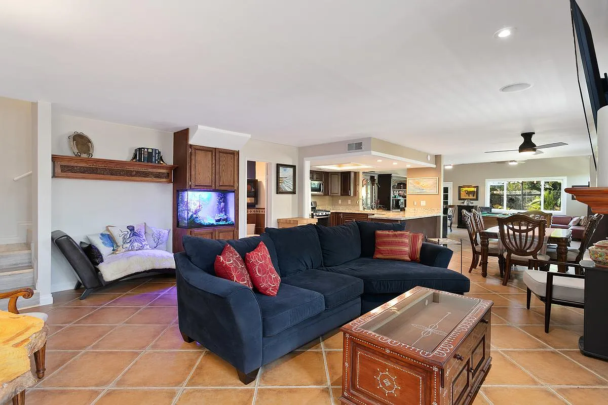 6753 Corintia St — Photo 3