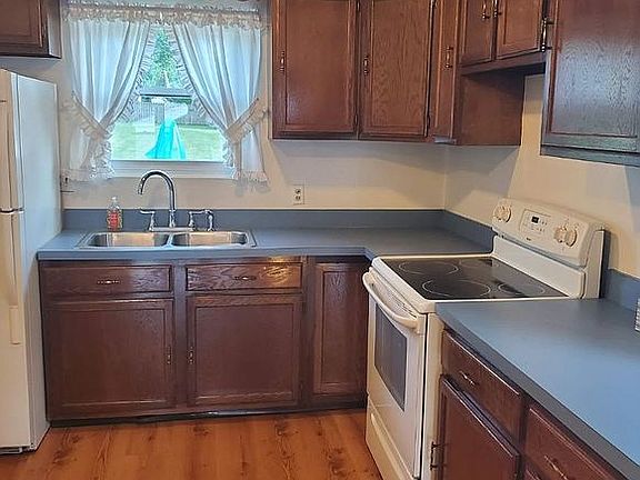 3rd image of 311 Mosely Ave
