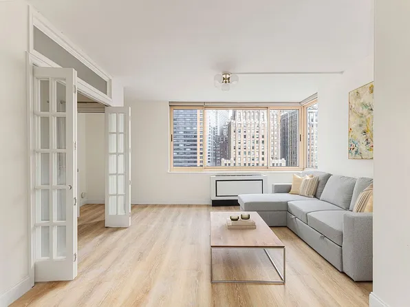 250 S End Ave APT 11E, New York, NY 10280