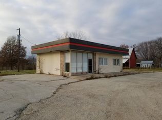 917 Interstate Dr, Saint Elmo, IL 62458