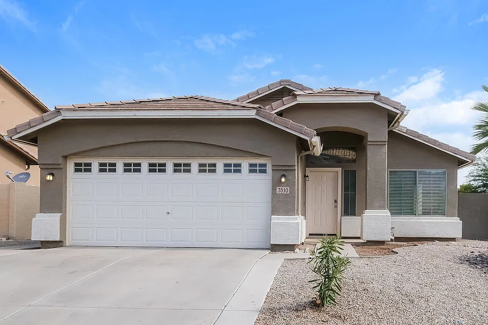 3 bed, 2.0 bath, 1423 sqft, $1,855 — Photo 1