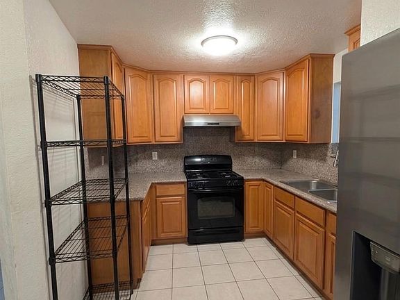2nd image of 3258 Hannah St