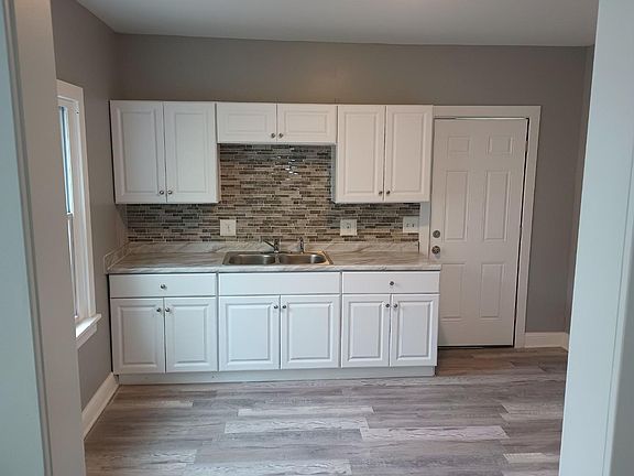5th image of 8802 Bancroft Ave #1