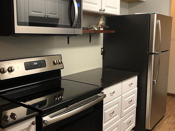 3rd image of 4548 Cedar Lake Rd #4