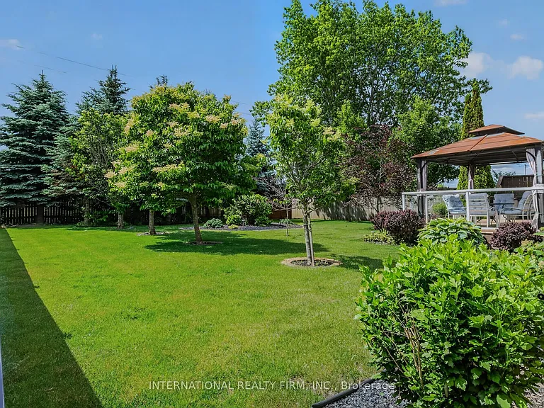 18 Sea Breeze Dr — Photo 43