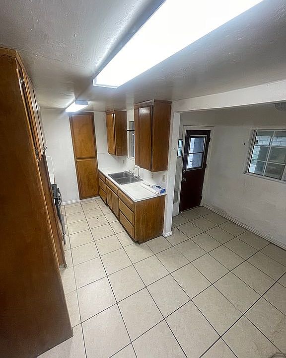 1st image of 2127 Pine St