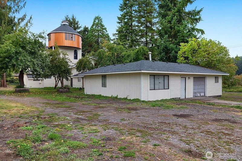 2nd image of 1497 Old Military Road SE