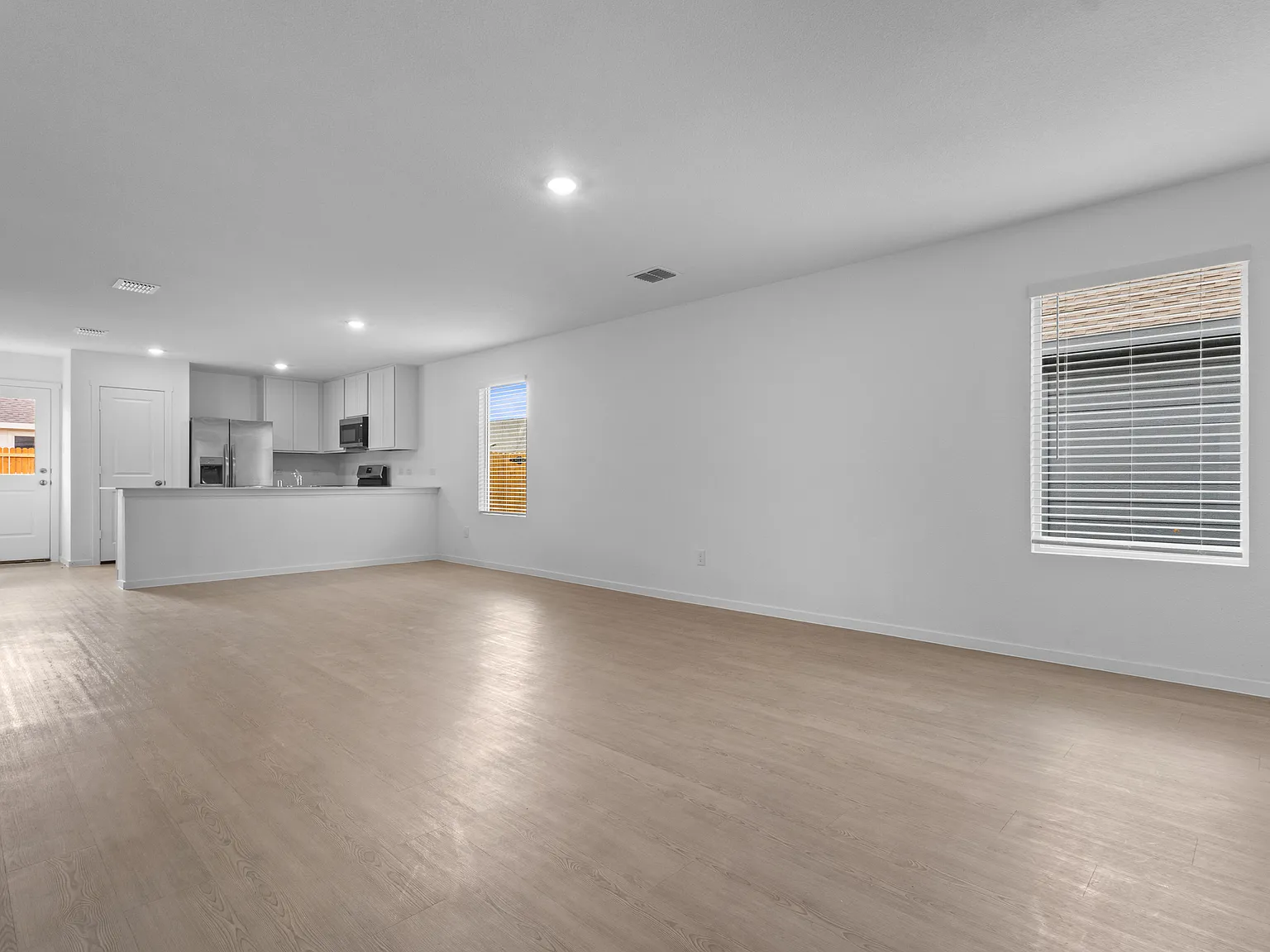 3 bed, 1411 sqft, $1,900 — Photo 3