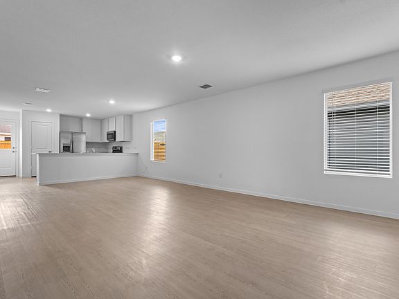 3rd image of 615 Kinglet Ln